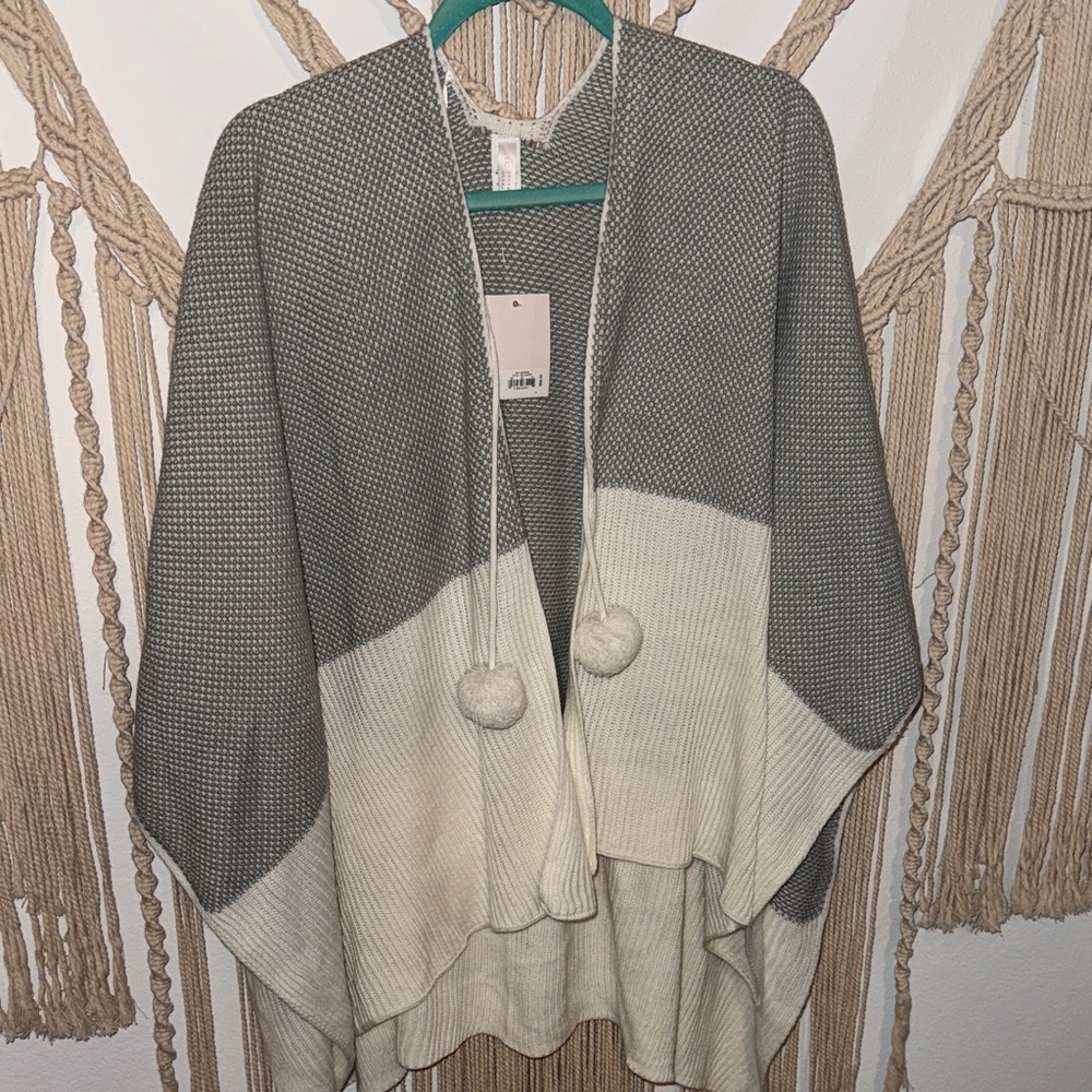 LC Lauren Conrad Two-Tone Gray and Cream Poncho